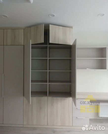 Шкаф двухстворчатый