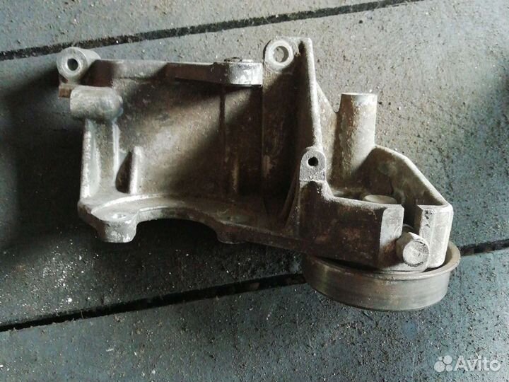 Кронштейн гур митсубиси паджеро пинин+