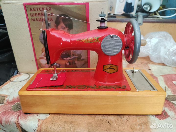 Детская швейная машинка