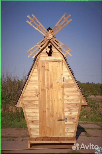 Уличный туалет деревянный HME561