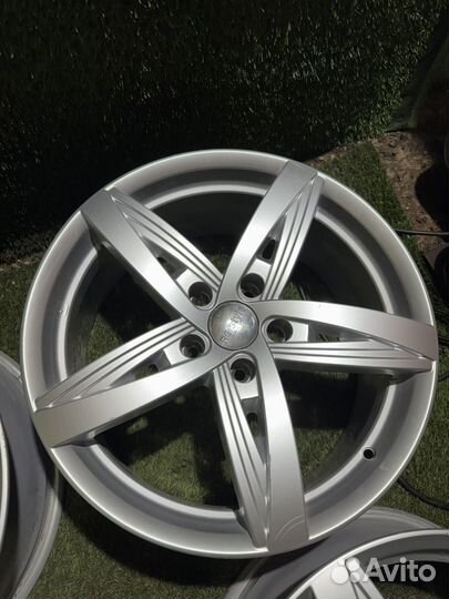 Литые диски R18 Geely Coolray