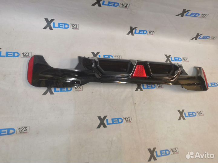 Диффузор G30 M5 CS F90 стиль с фонарем глянец