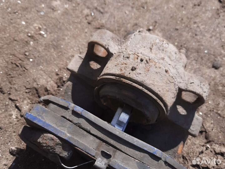 Суппорт передний chrysler voyager 3