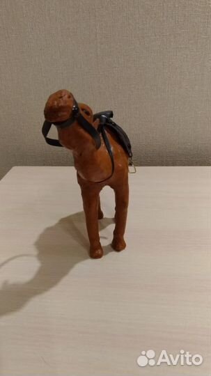Продам фигурку верблюда из натуральной кожи