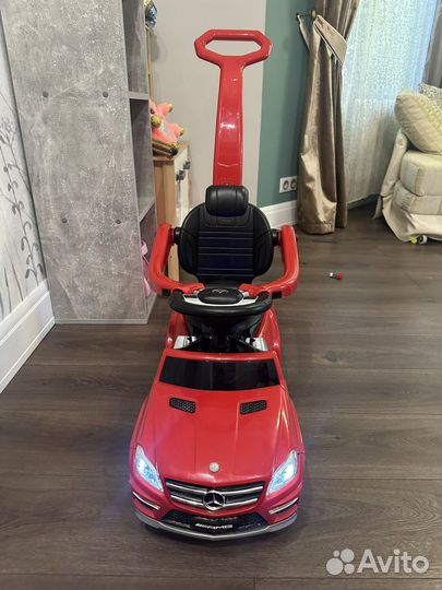 Детская машинка каталка с ручкой