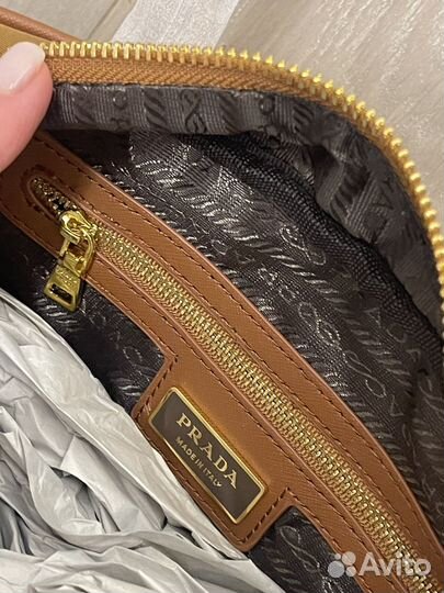 Сумка Prada Re-Edition