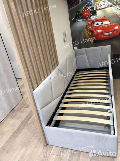 Мягкая кровать с подъемным механизмом