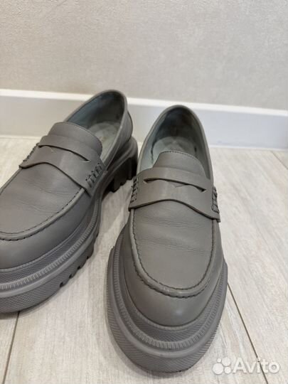 Лоферы женские