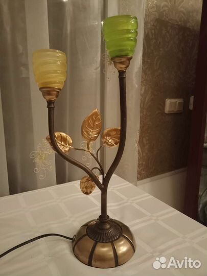 Настольная лампа