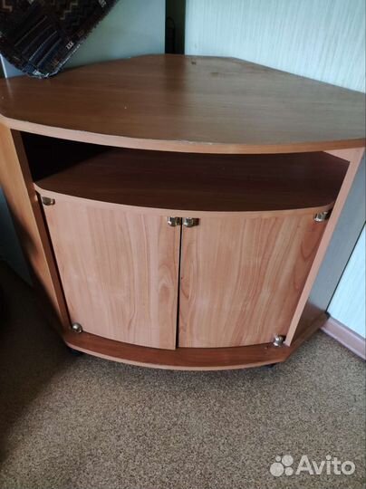 Тумба под телевизор угловая