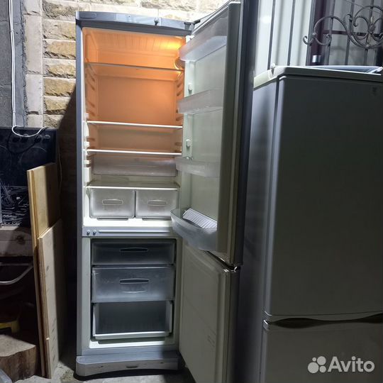 Продаётся холодильник indesit