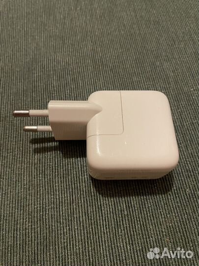 Зарядка на iPhone iPad