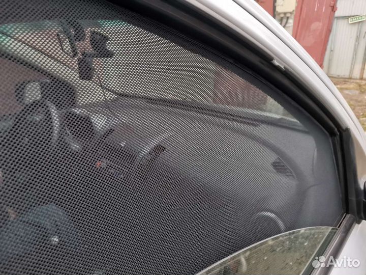 Шторки на Nissan