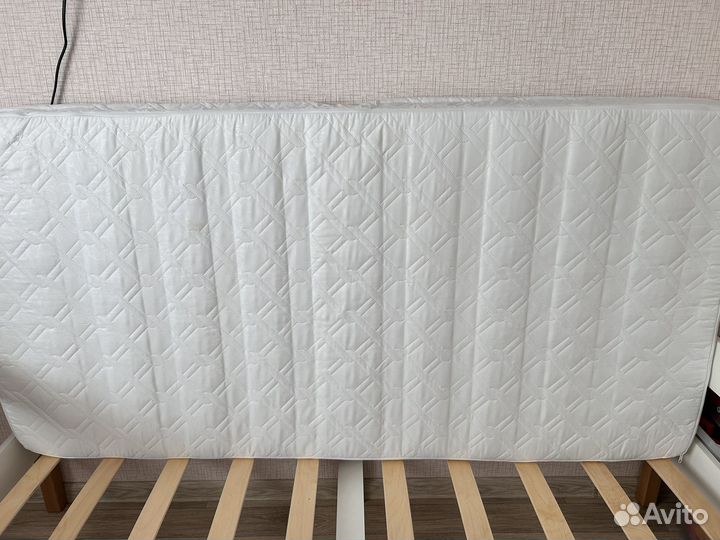 Детская кровать с матрасом