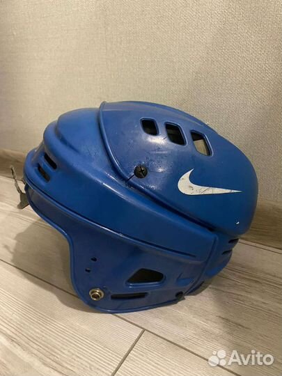 Хоккейный шлем