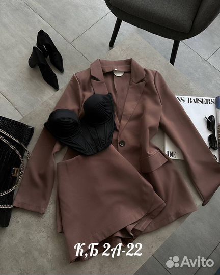 Костюм женский 2-ка пиджак и юбка-шорты