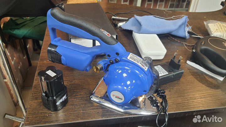 Дисковый аккумуляторный раскройный нож Red Shark