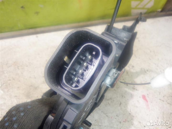 Замок двери задней правой Тойота Хайлендер