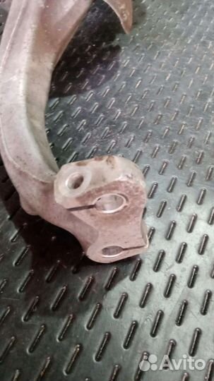 Кулак передний правый Audi A4 B8