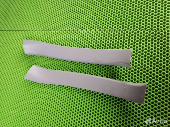 Обшивка крышки багажника Тойота Ипсум М10
