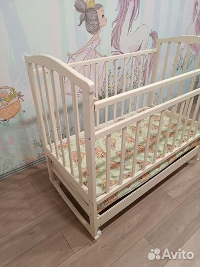 Детская кроватка с матрасом