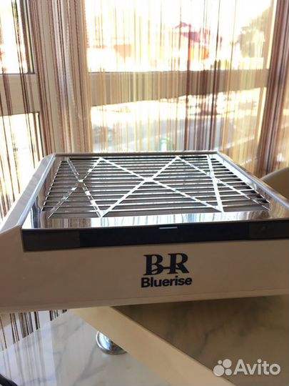 Маникюрная вытяжка