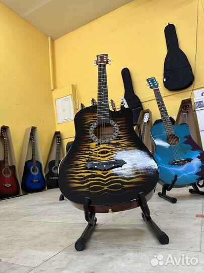 Акустическая гитара тигровая