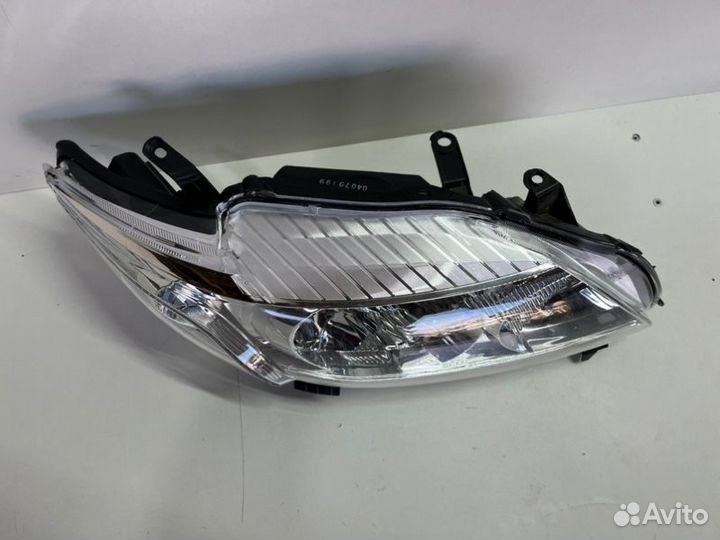 Фара передняя правая Toyota Corolla E150 2006-2009