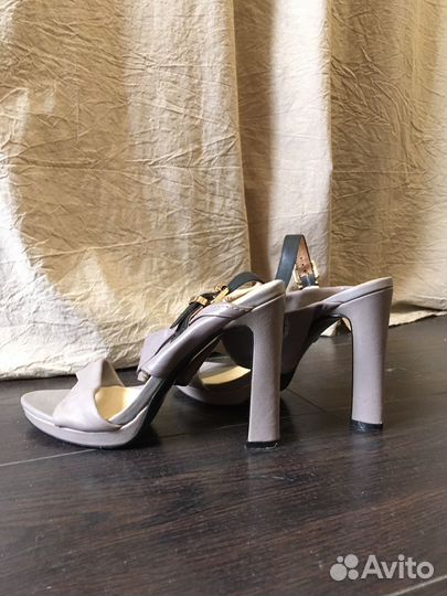 Босоножки кожаные Basconi