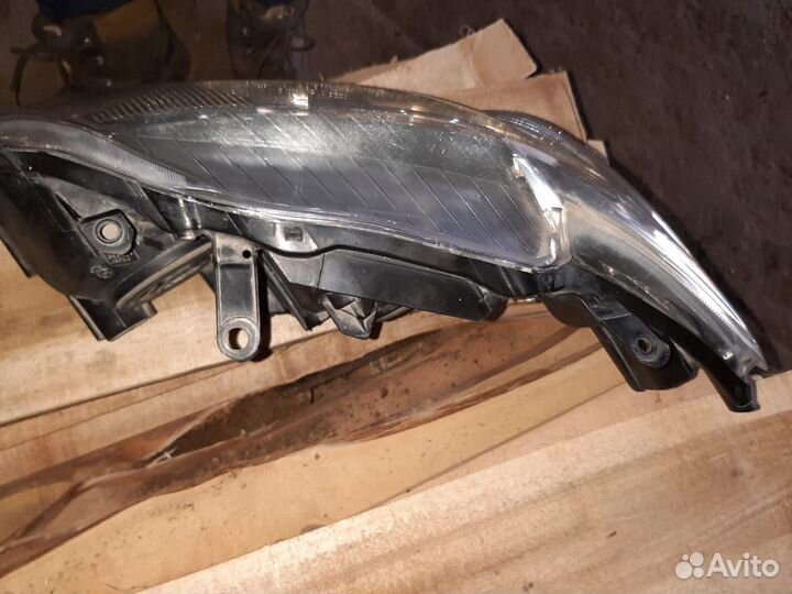 Фары на Toyota Corolla 150