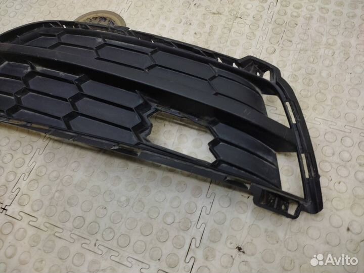 Решетка бампера передняя левая Skoda Karoq 2017