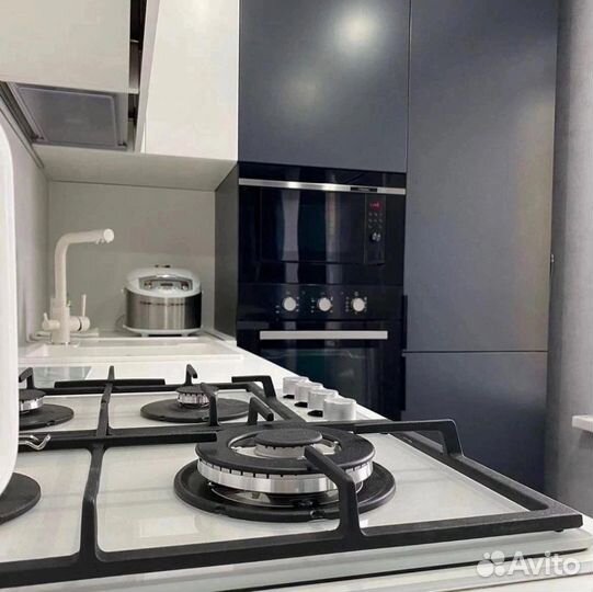 Кухня новая встроенная