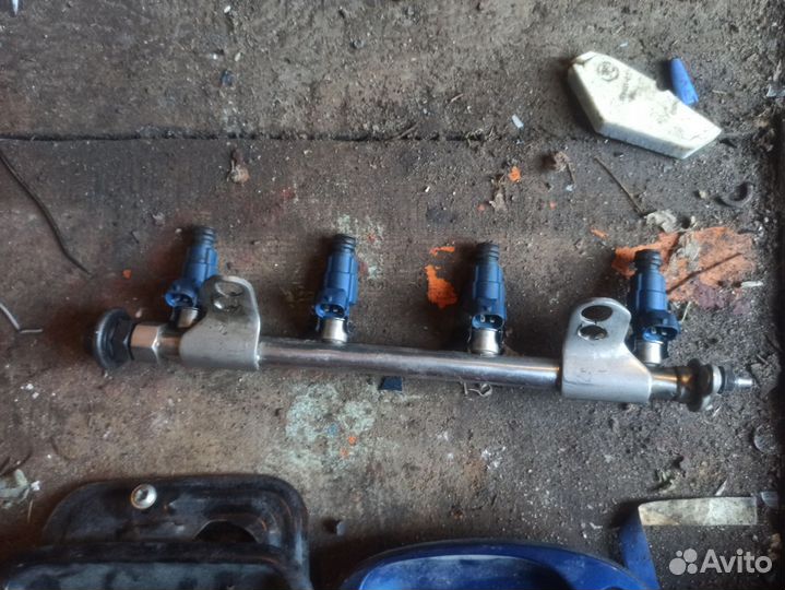 Топливная рампа с форсунками kia Hyundai