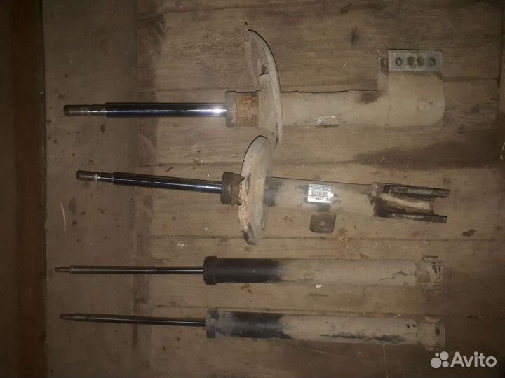 Стойки, амортизаторы пежо 308, под ремонт