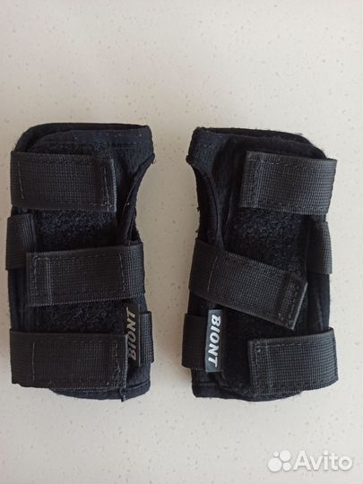 Горнолыжная/сноубордическая защита на запястья