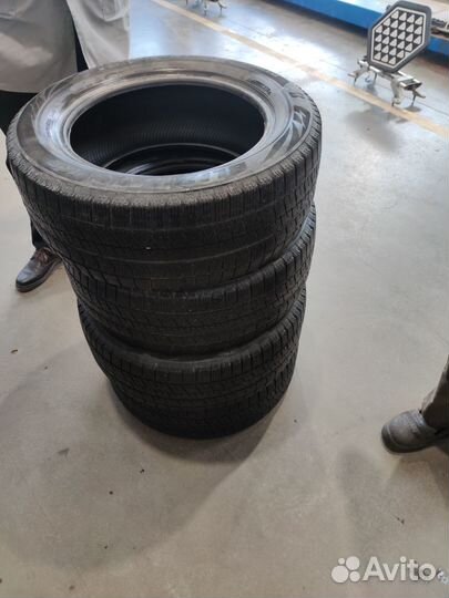 Bridgestone Blizzak Ice 215/55 R16 93S