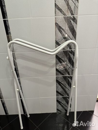 Детская ванночка для купания на подставке