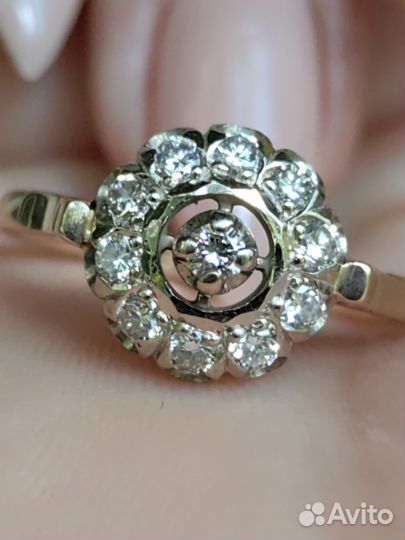 Золотое кольцо с бриллиантами малинка