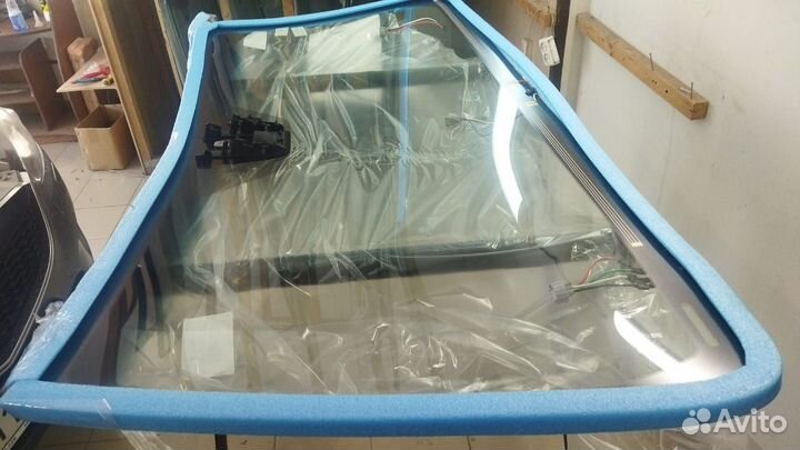 Стекло лобовое на LandCruiser200