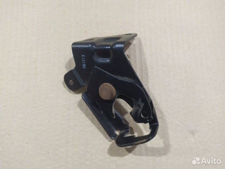 Кронштейн правый Ford Focus 2 седан 1.8 2006