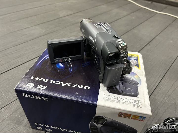 Видеокамера samsung DCR-DVD205E