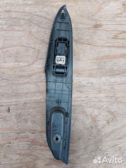 Кнопка стеклоподъемника двери передней левой