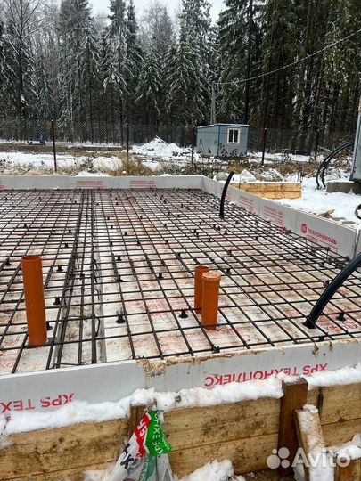 Строим фундамент со своей опалубкой техникой