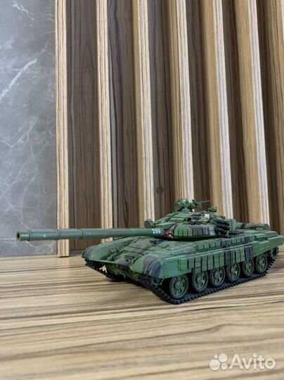 Модель танка Т-72Б ручная работа роспись