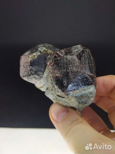 Минерал гранат-альмандин