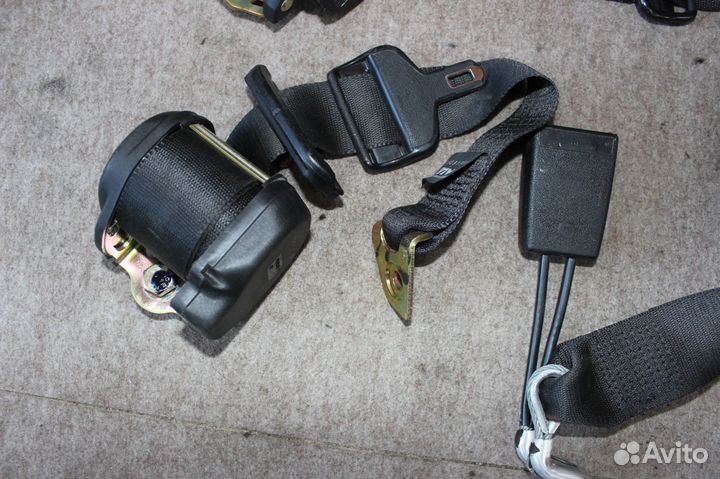 Комплект ремней безопасности Mercedes E-Class W124