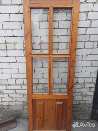 Деревянная дверь