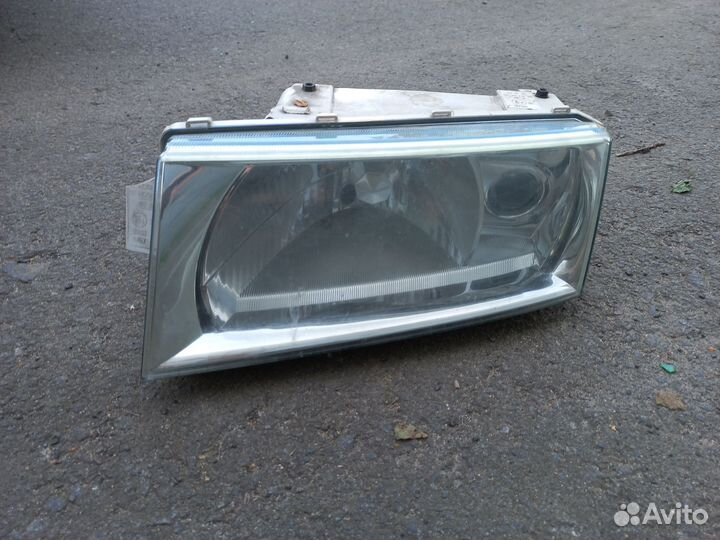 Продам переднюю левую фару Шкода Октавия Тур(А4)