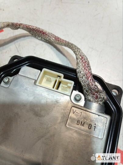 Блок ксенона передняя левая toyota ractis