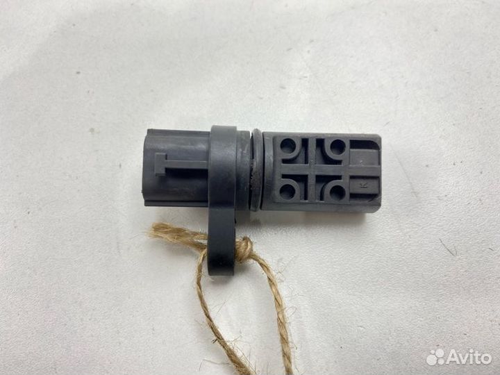 Датчик положения коленвала Nissan Micra K12E